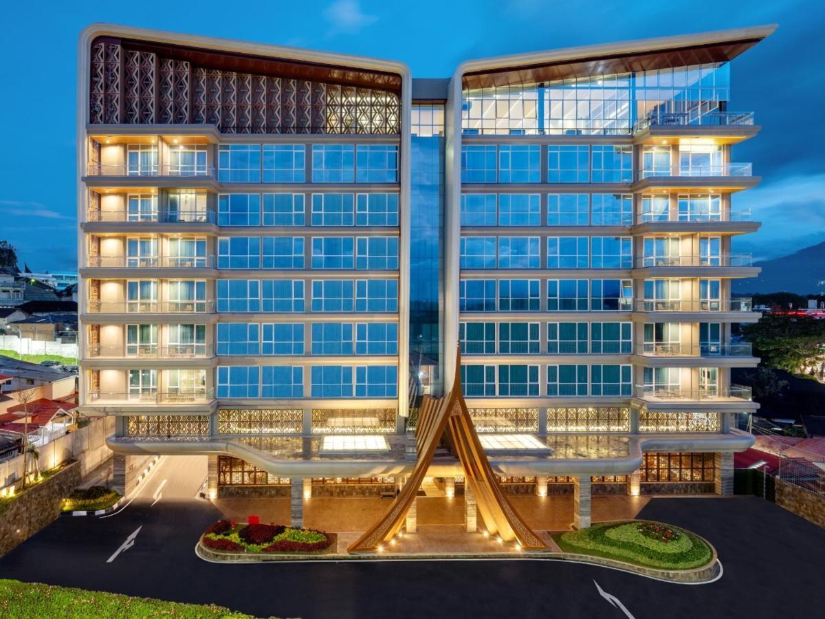 Hotel Santika Букиттинги Экстерьер фото