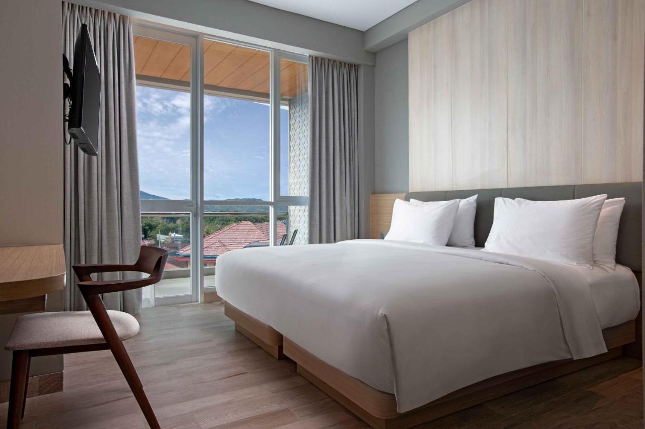 Hotel Santika Букиттинги Экстерьер фото