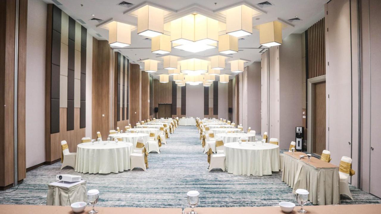 Hotel Santika Букиттинги Экстерьер фото