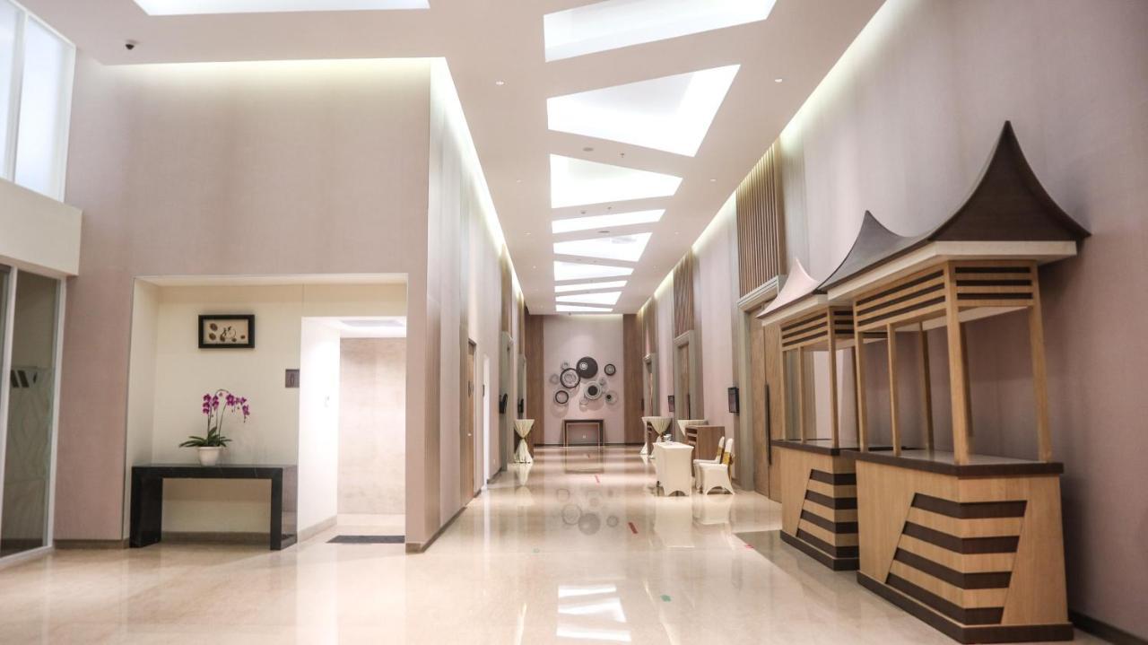 Hotel Santika Букиттинги Экстерьер фото
