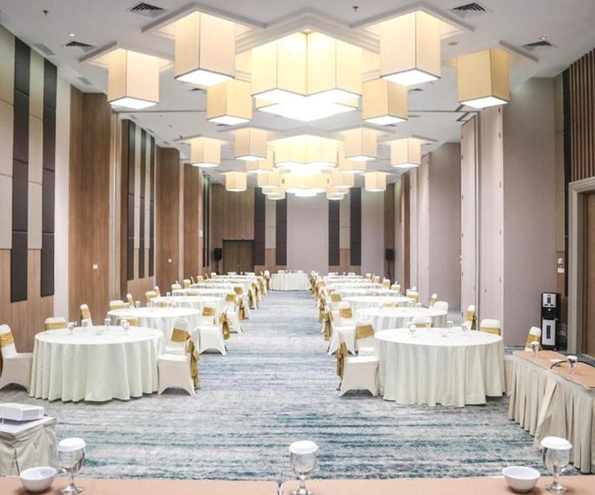 Hotel Santika Букиттинги Экстерьер фото